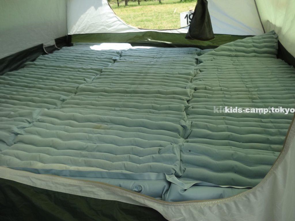 テント内マットはインフレーターマットが設営ラクで寝心地最高良くて 